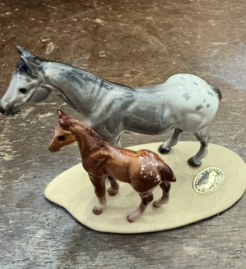 Hagen Renaker Mare & Foal Horse Figurine Set w Base Sticker California Mini